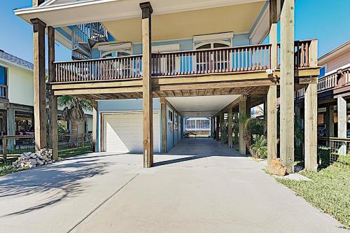 New Listing! Updated Home With Rooftop Deck Home