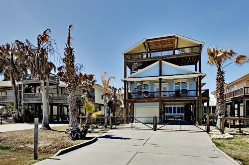 New Listing! Updated Home With Rooftop Deck Home