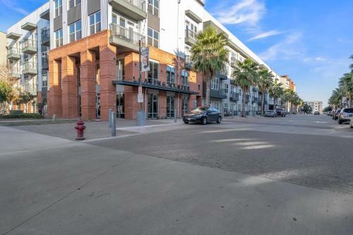 Apartamento Curated Comfort With Riverwalk Access And Resort Style Pool