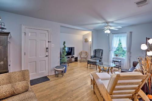 San Antonio Home With Pvt Yard, 5 Mi To Downtown!