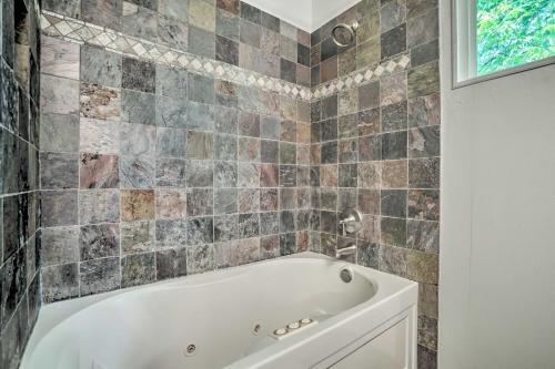 San Antonio Home With Pvt Yard, 5 Mi To Downtown!