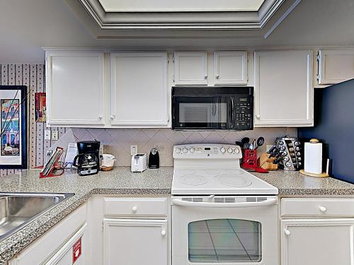 Apartamento New Listing! All-suite Gulf-front Perch With Pools Condo