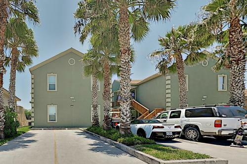 Apartamento Bright Beach Condo With Pool - Steps To The Sand! Condo