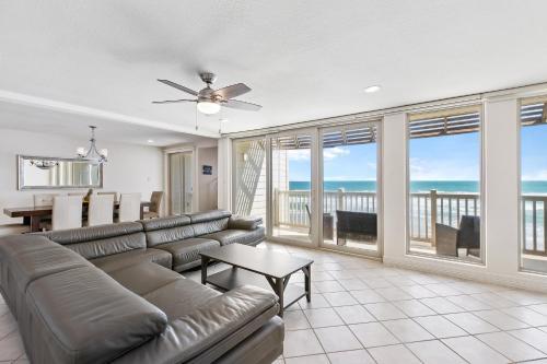 Enjoy A Perfect Beachview From Large Balcony! Spacious Beachfront Condo