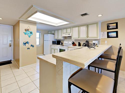 Apartamento 4400 Gulf Blvd Condo Unit 408