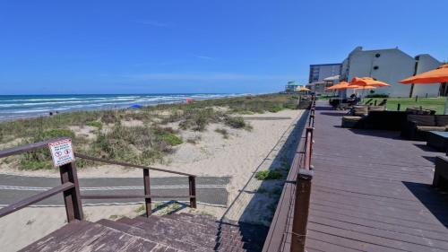 Blue View Beauty! Beachfront Resort, Shared Pools & Jacuzzi