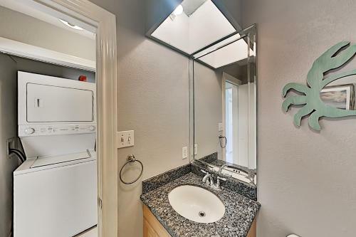 2-unit Beach Hideaway With Private Yard & 2 Kitchens Home