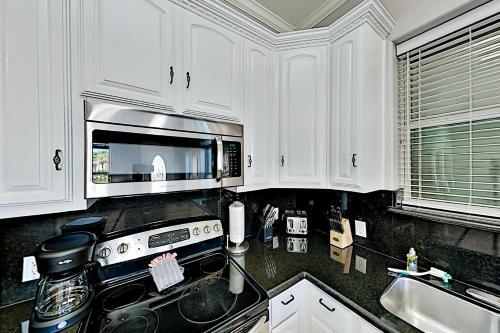 Apartamento Island Escape With Pool, Steps To Beach! Condo