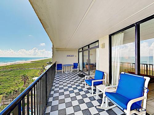 Apartamento New Listing! Stately Beachfront Condo With Gulf View Condo