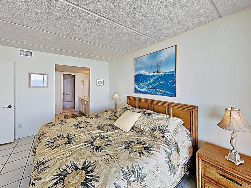 Apartamento New Listing! Stately Beachfront Condo With Gulf View Condo