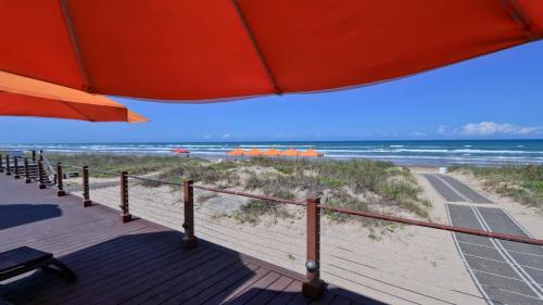 Super Pool View! Beachfront Property Cant Miss The Fun! Pet Friendly