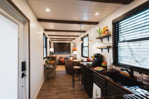 Beautiful New Container Home 12 Min. To Magnolia