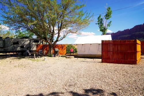 Funstays Glamping Setup Tent In Rv Park #6 Ok-t6