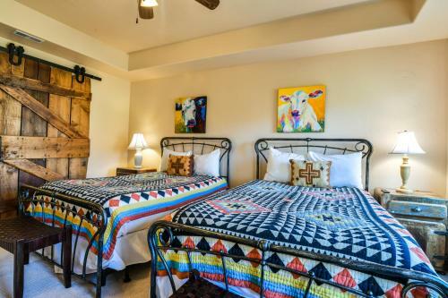 Pr 16 - Luxury Home With Shared Pool, Hot Tub