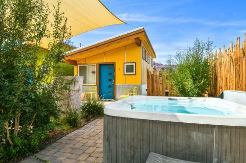 Hotel West 3 - Kokopelli West Studio. Downtown Location