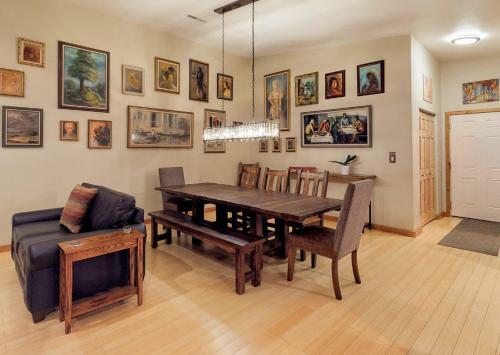 Portal View ~ Cottonwoods 401