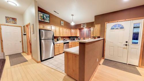 Portal View ~ Cottonwoods 401