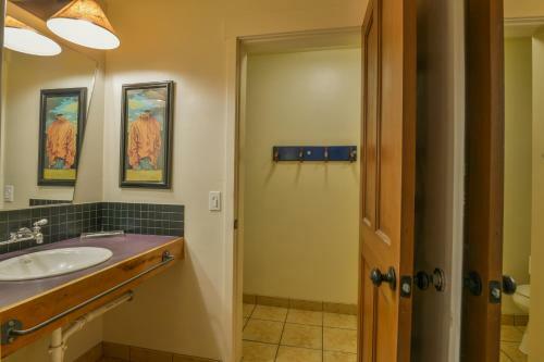 Hotel Gonzo Inn Unit 213 - Downtown Moab Unit Sleeps 2