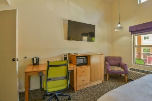 Hotel Gonzo Inn Unit 213 - Downtown Moab Unit Sleeps 2
