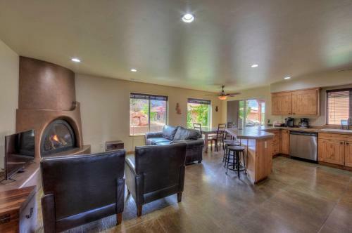 Sg2 -15 Minutes From Arches Park - Wrap-around Deck With Views!