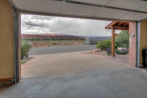 Sg2 -15 Minutes From Arches Park - Wrap-around Deck With Views!
