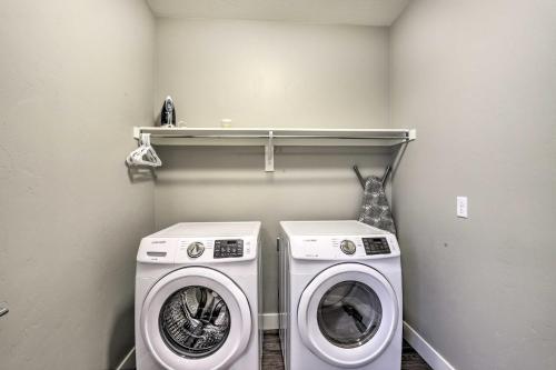 Luxury Downtown Moab Townhome With Pool Access!