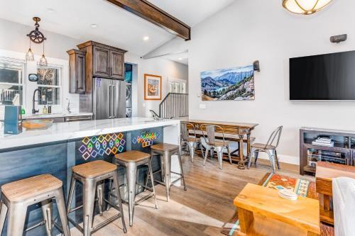Alpine Retreat - 1266 Park Ave