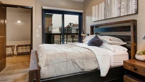 Village Loft 2 Bedroom Ski-in Ski-out!