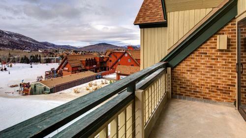 Village Loft 2 Bedroom Ski-in Ski-out!
