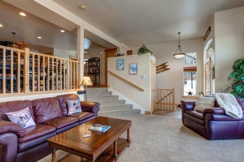 Luge Lane Luxury 5452