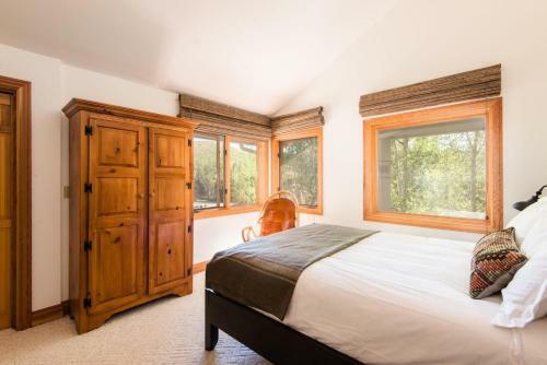 Nightstar - Charming Rustic Cabin W Large Balcony & Sauna