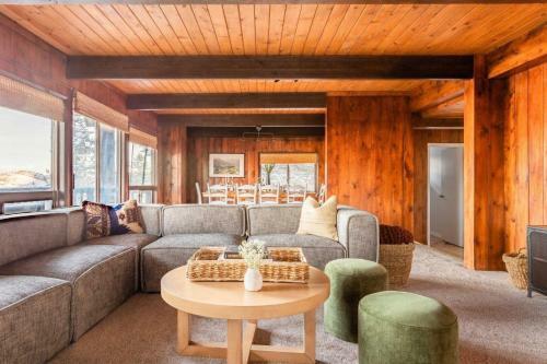 Treetop - Rustic Secluded Cabin W Fireplace & Views