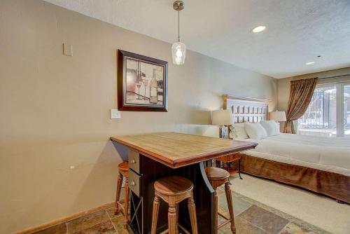 Perfect Studio On Main Street; Sleeps 3