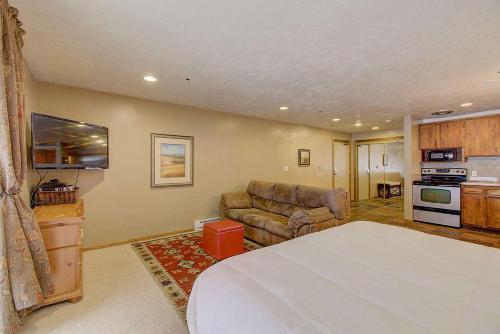 Perfect Studio On Main Street; Sleeps 3