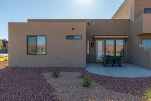 Villa Modern Ledges
