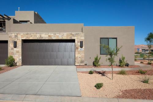 Villa Modern Ledges
