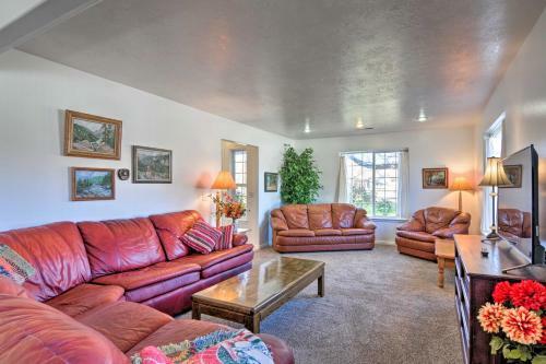Private 2-story Home 10 Miles To Bryce Canyon