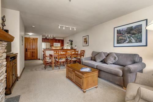 Powderhorn Lodge 411: Mountain Majesty Suite