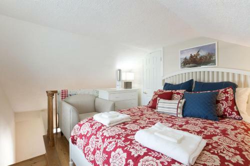 Historic 2br Townhouse + Loft + Studio On Queen St