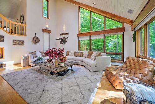 Wilmington Retreat With Deck, Lake Views And Game Room