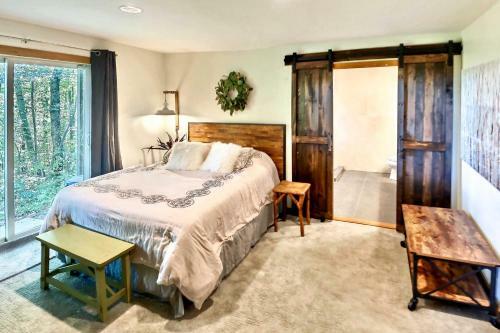 Wilmington Retreat With Deck, Lake Views And Game Room