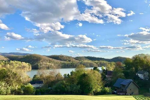 Timber Frame Cabin With South Holston Lake Views