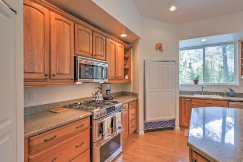 Exquisite Gold Bar Home With Deck On Skykomish River