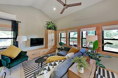 Designer Cottage With Accessible Kitchen & Bathroom Cottage