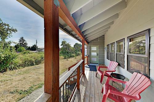 Designer Cottage With Accessible Kitchen & Bathroom Cottage