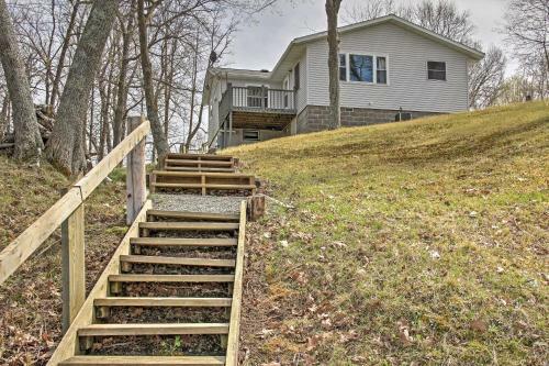 Cozy Balsam Lake Home Deck, Private Dock And Kayaks