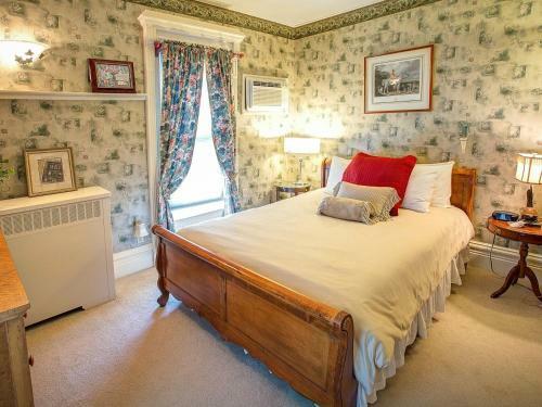 M&m Victorian Bed And Breakfast