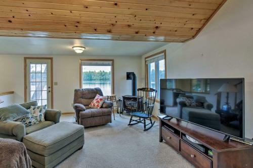 Lakefront Home With Seasonal Dock - 2 Mi To Skiing!