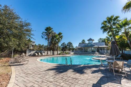 New Listing! Coastal Paradise - Walk To Beach Home