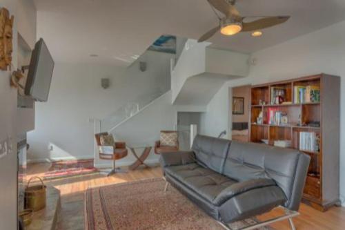 The House On The Blue Shore By Pristine Properties